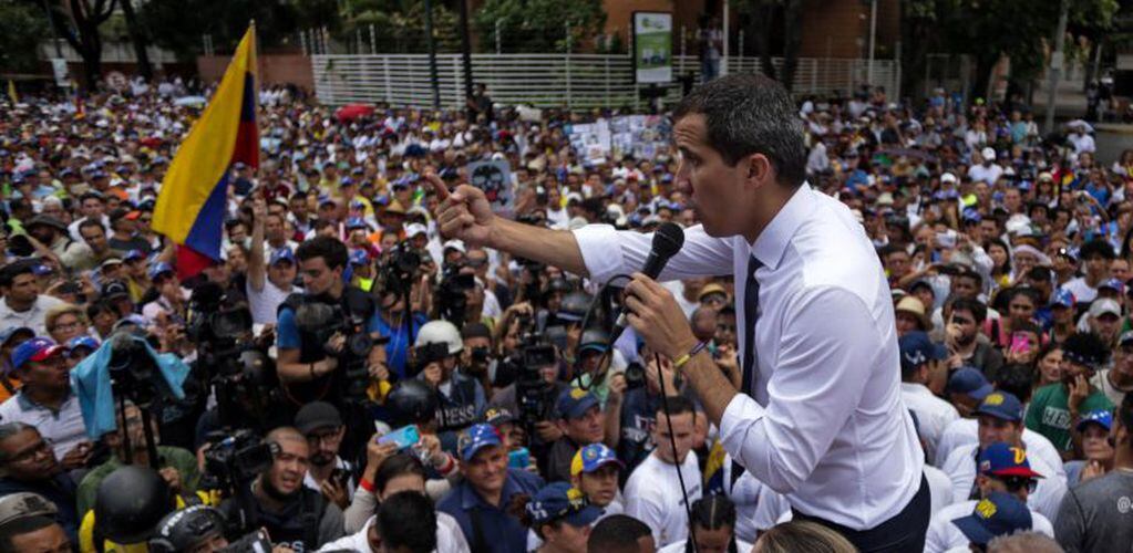 Juan Guaidó se autoproclamó presidente en enero de 2019.(Foto: by CRISTIAN HERNANDEZ / AFP)