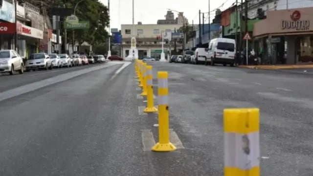 Colocan separadores viales sobre la avenida Uruguay