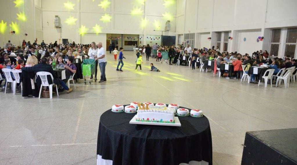 La celebración se desarrolló en el gimnasio del Polideportivo Municipal (Vía Santa Rosa)
