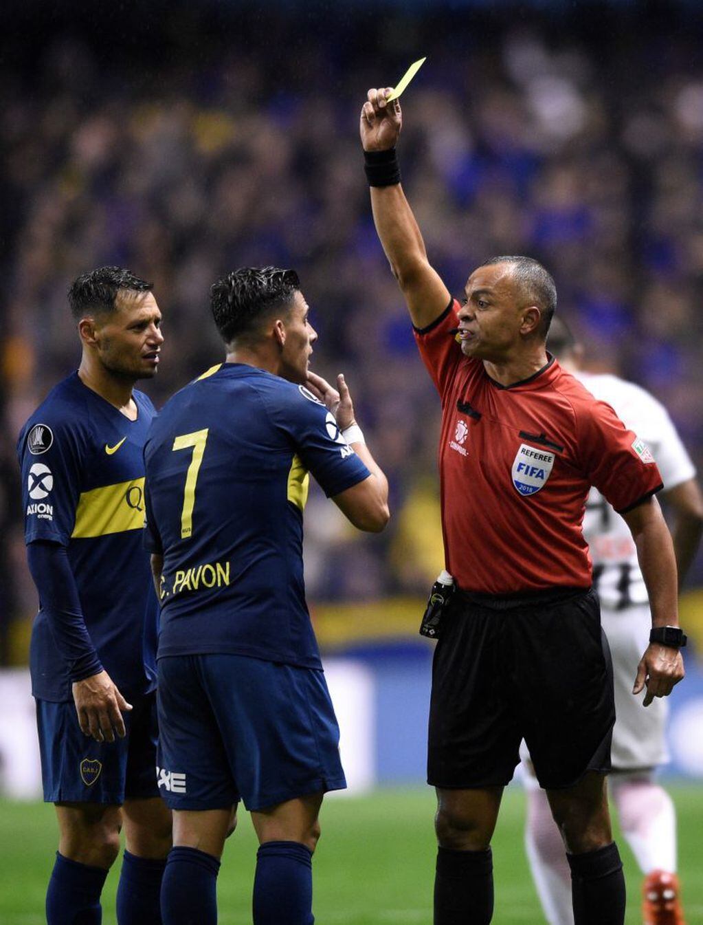 Wilton Sampaio dirigiendo Boca-Libertad, el 8 de agosto de 2018. Foto: AP/Gustavo Garello.