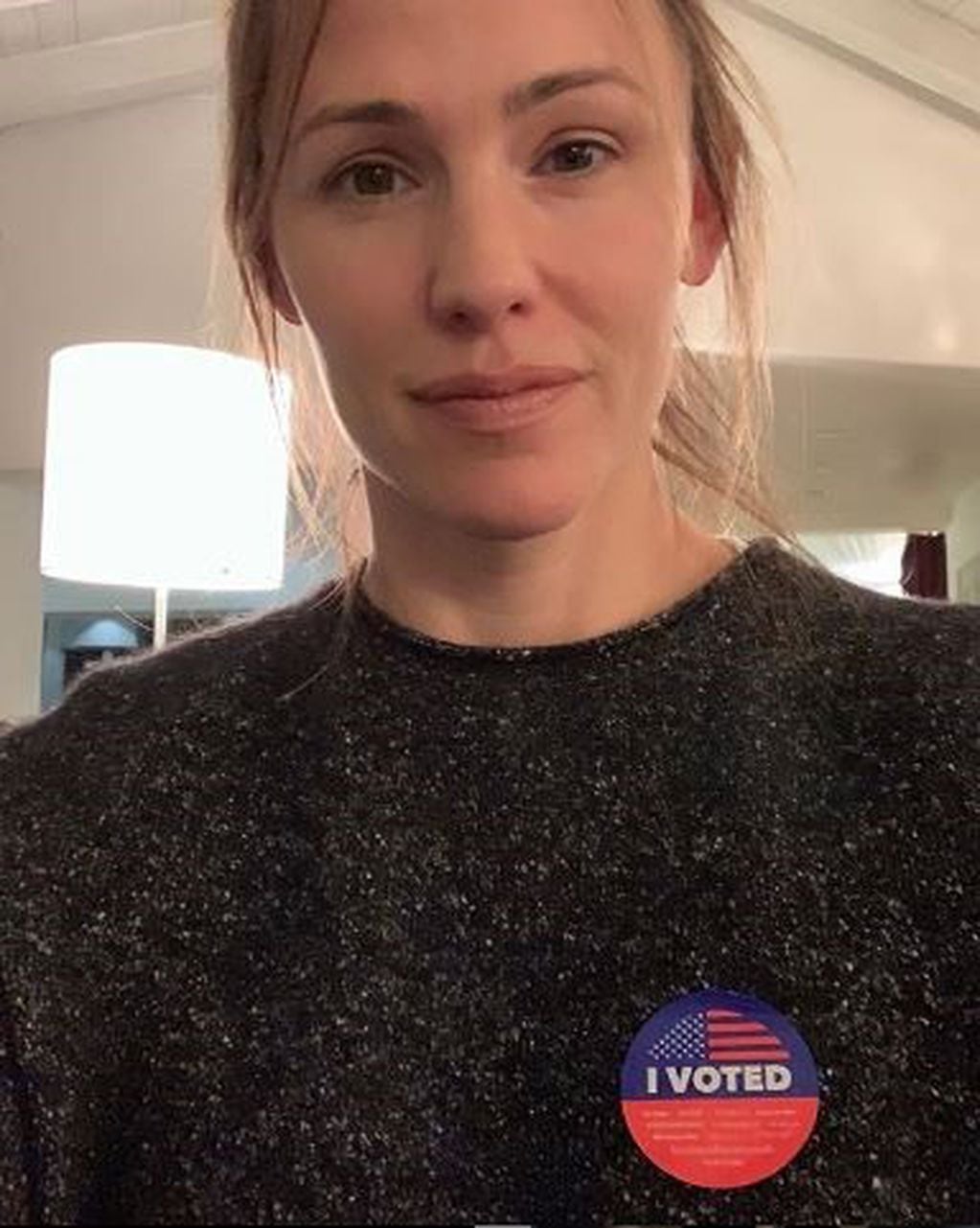 Jennifer Garner muestra en las redes sociales que fue a votar y alienta a los ciudadanos a hacer lo mismo  (Captura de Instagram @jennifer.garner)