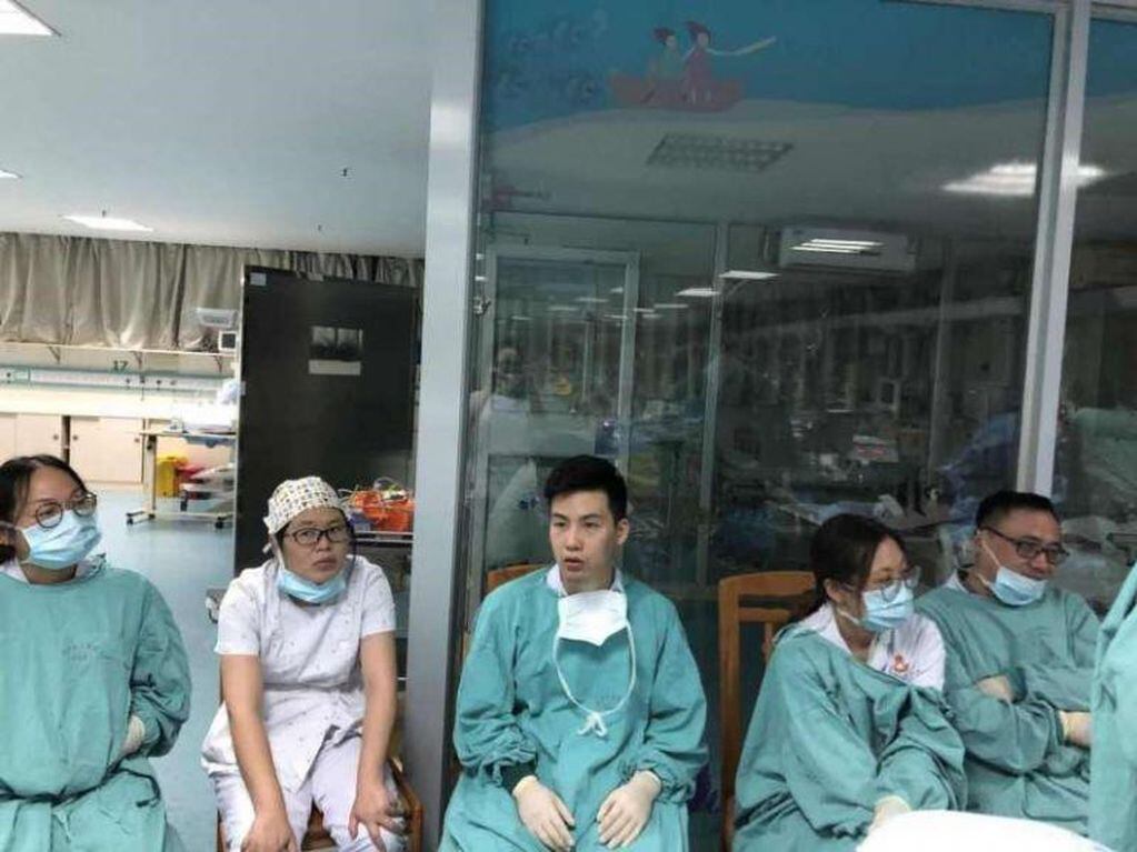 Médicos chinos salvan la vida de un niño tras hacerle 5 horas de Reanimación Cardiopulmonar