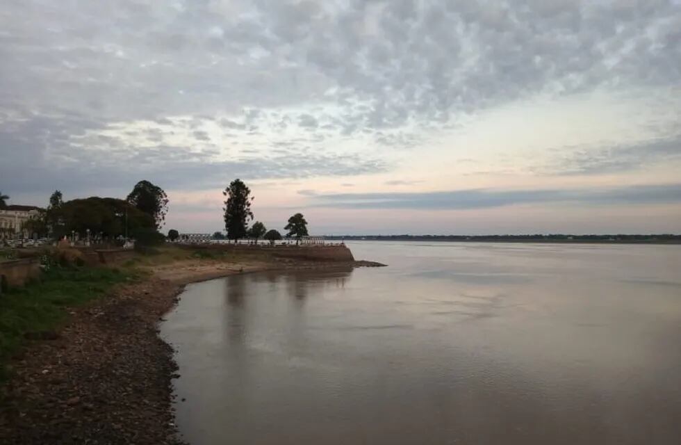 Viernes con el cielo cubierto en Corrientes.