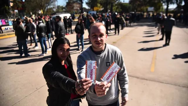 Los hinchas de Belgrano retiran las entradas en el Orfeo