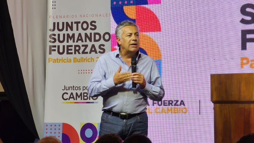 Cornejo se encargó de dar el mensaje de la oposición.
