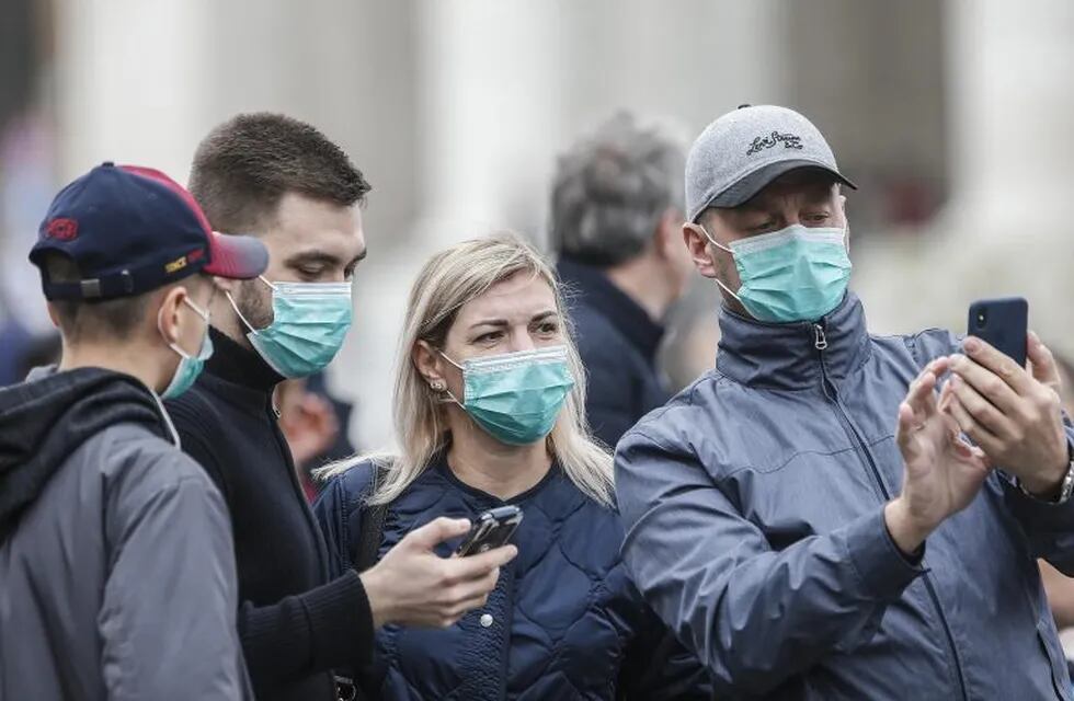 Barbijos para protegerse del coronavirus. (EFE/ Fabio Frustaci)