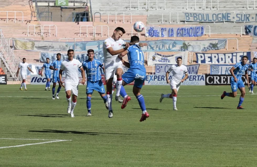 Godoy Cruz vs. Estudiantes LP juegan por  2ª fecha de la Copa de la Liga Profesional en el estadio Malvinas Argentinas.