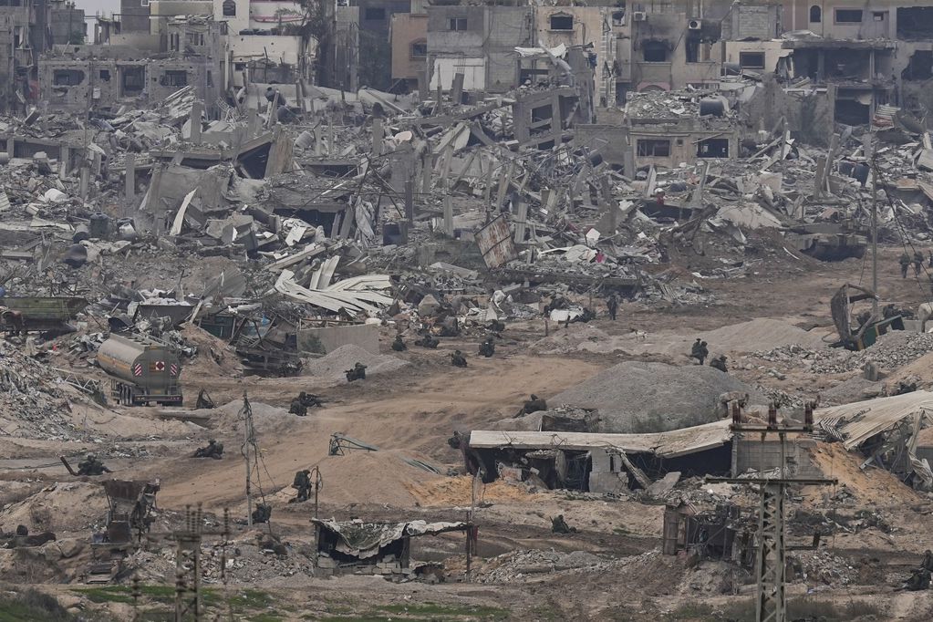 Fuerzas israelíes en la Franja de Gaza, vistas desde el sur de Israel, el 21 de diciembre de 2023.