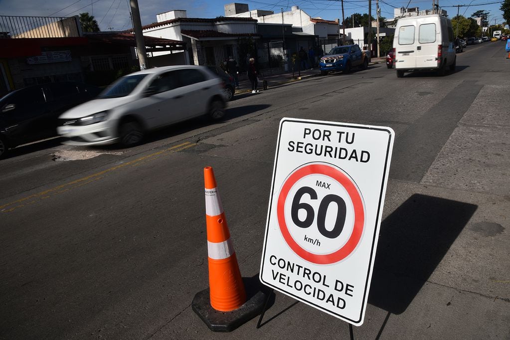 Controles de velocidad por parte de la Municipalidad en la avenida Alem. (Pedro Castillo / La Voz