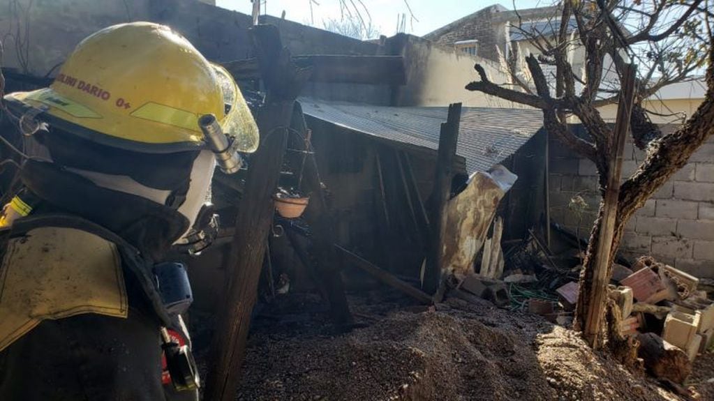 Galpon de chapas en Jesús María (Gentileza Bomberos)