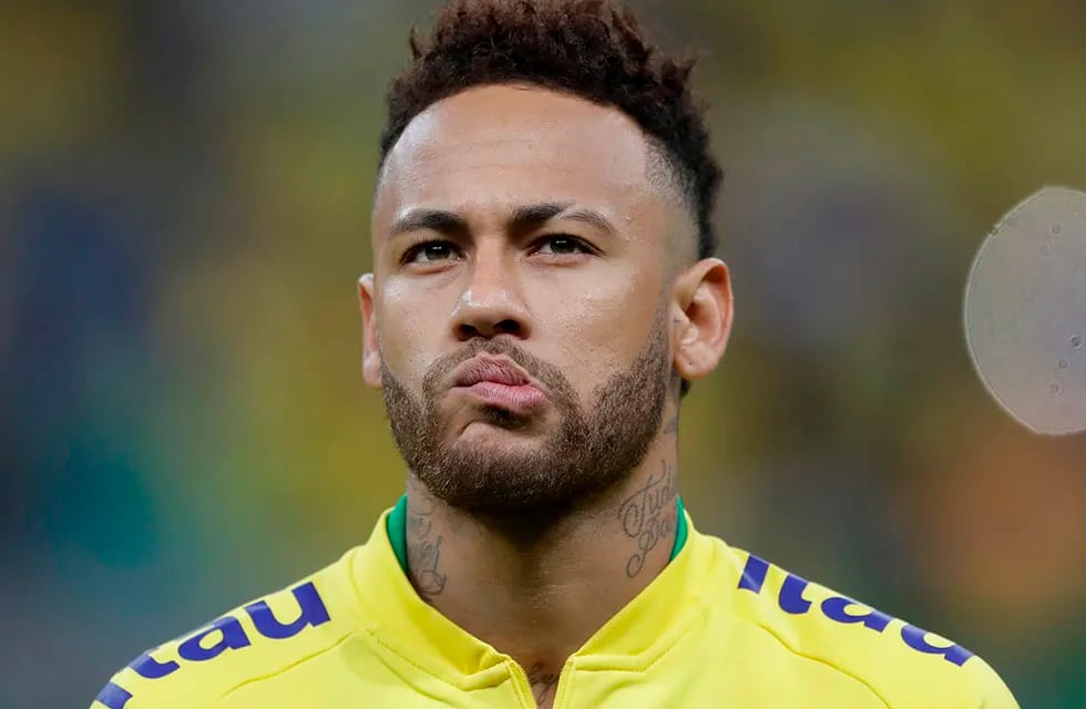 Oscar Ruggeri no tuvo piedad con Neymar.