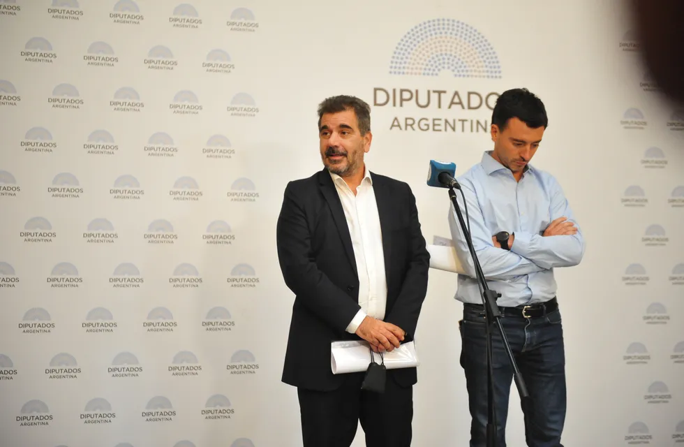 Los jefes de los bloques del PRO, Cristian Ritondo, y de la UCR, Rodrigo De Loredo (Foto: Clarín)