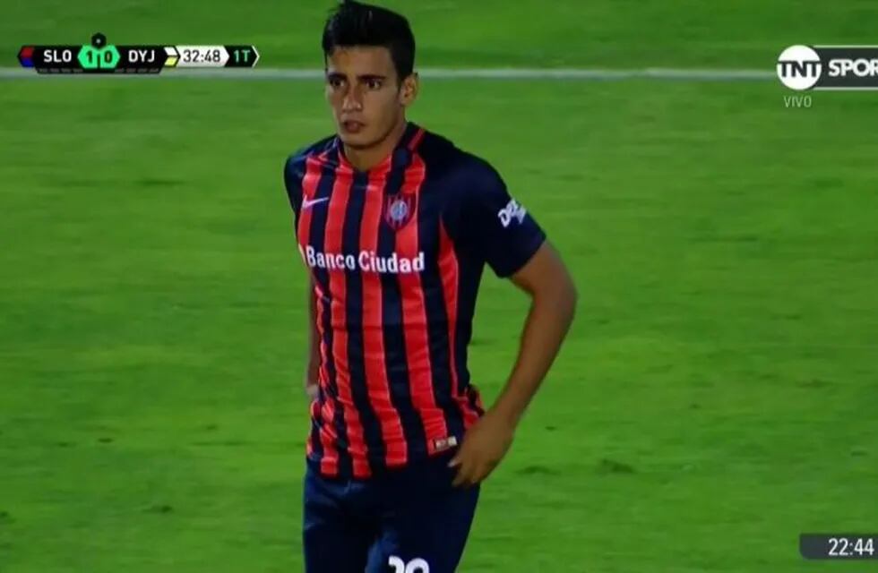 El juvenil lateral Elías Pereyra jugó sus primeros minutos con la Azulgrana. A los 13 años le habían diagnosticado la enfermedad y la venció.
