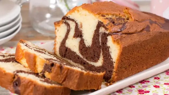 Fácil y rápido: la receta definitiva para preparar una torta marmolada mega rica