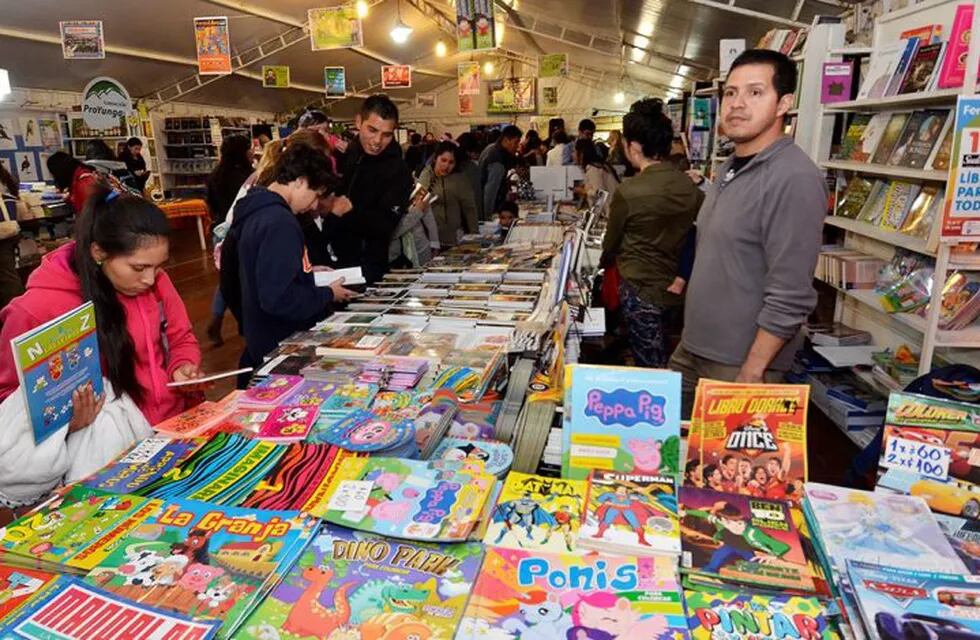 El público acompañó con avidez la apertura de la 15ta. Feria del Libro de Jujuy