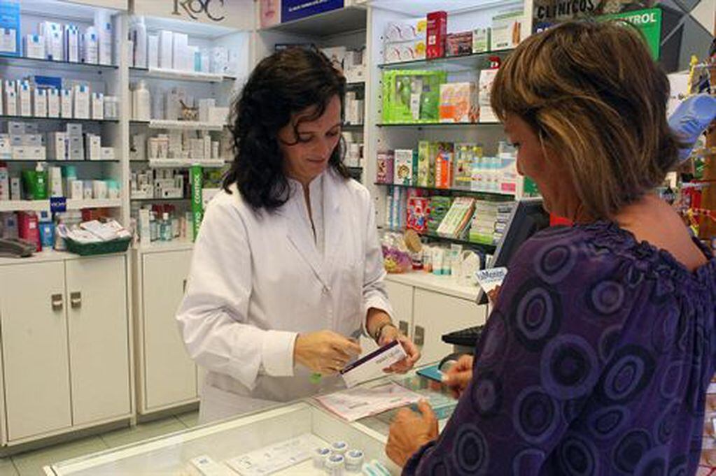 El farmacéutico podrá sustituir el medicamento por otro de menor precio si así lo solicitase el consumidor.