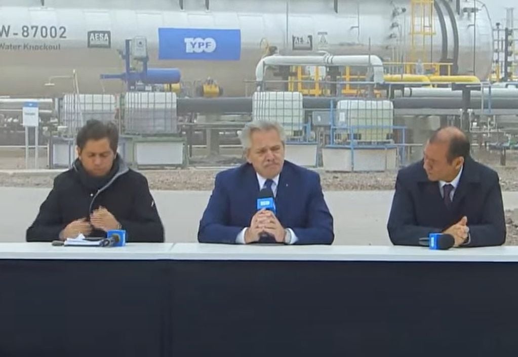 El presidente en Vaca Muert en abril pasado. Allí se realizará el nuevo gasoducto Néstor Kirchner.  