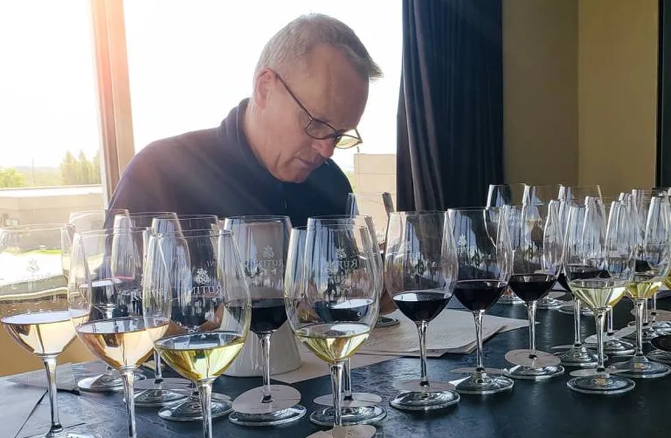 Tim Atkin, el crítico de vino que elogió dos botellas de Córdoba.