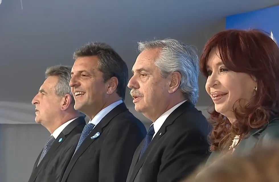 Salliqueló. Alberto Fernández, Cristina Kirchner y Sergio Massa, en la inauguración del gasoducto Néstor Kirchner. (Captura de video)