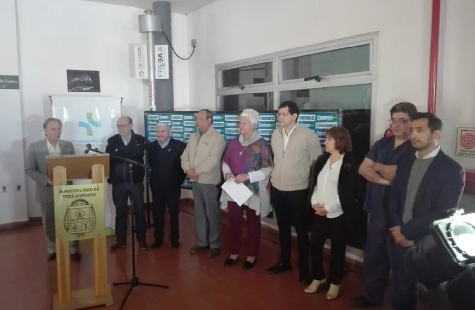 Acto de entrega de aparatología del Rotary Club Tres Arroyos Libertad  al Hospital Pirovano. (prensa)