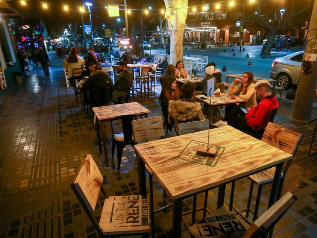 Los restaurantes funcionarán al aire libre. Foto: El Sol.