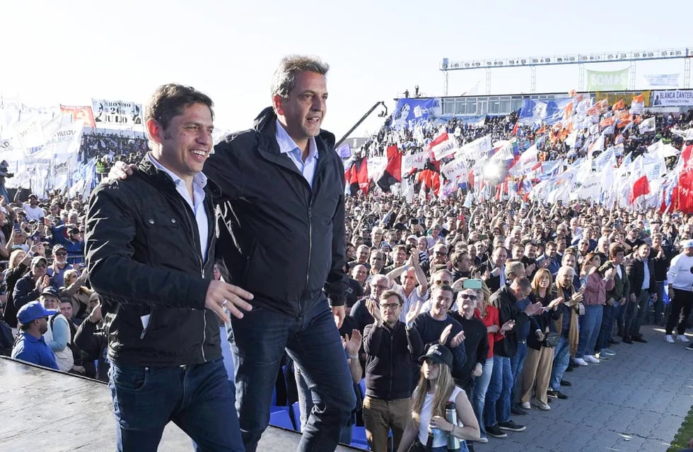 Sergio Massa y Axel Kicillof encabezaron el acto por el Día de la Lealtad. (Prensa UP)