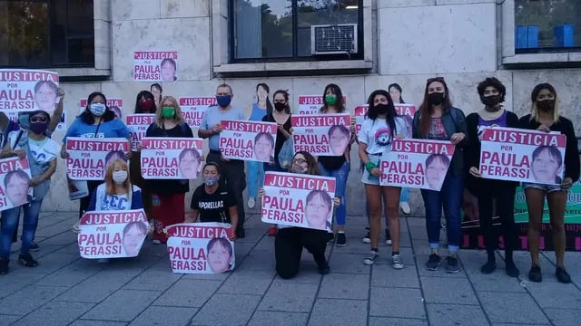 Manifestación en Tribunales sobre el caso Paula Perassi