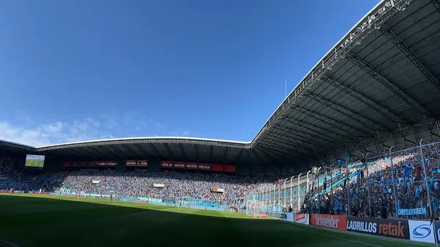 La postal de los más de 18 mil hinchas de Belgrano en el estadio La Pedrera en Villa Mercedes, San Luis
