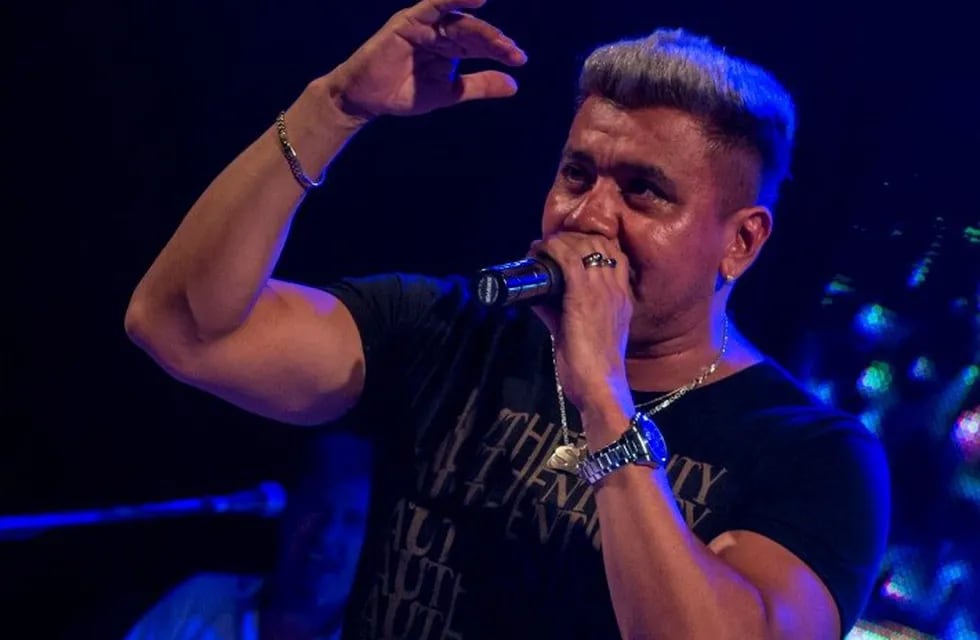 Wally Mercado afrontó el lindo desafío de cantar clásicos del rock, en versión Sabroso (foto: Facebook Sabroso).