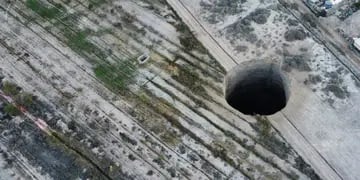 Preocupación en Chile por la aparición de un agujero gigante en Atacama. (Agencia Uno)