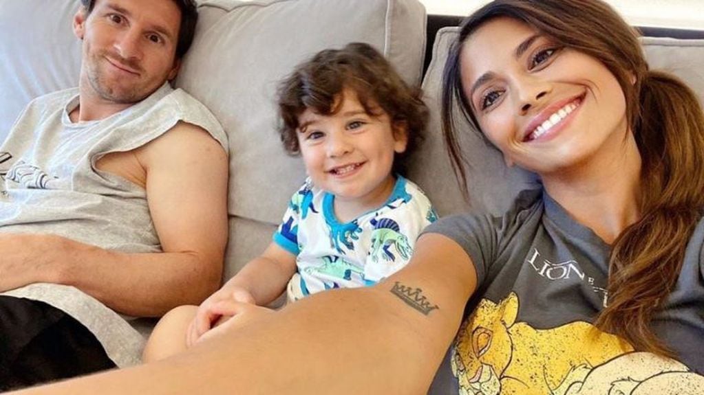 El jugador junto a su esposa y su pequeño hijo  (Instagram/@antonelaroccuzzo)
