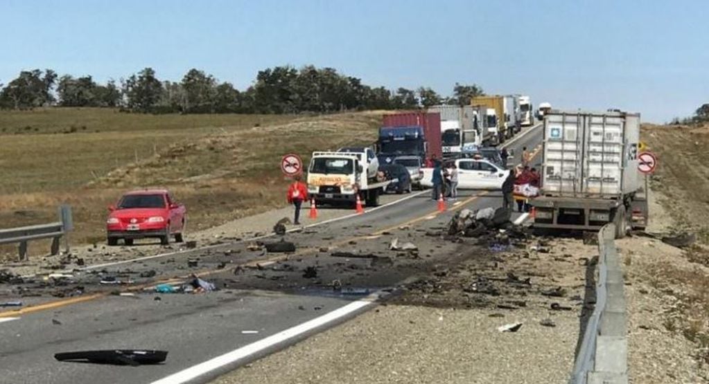 Fatal accidente en Ruta Nacional N° 3 dejo el saldo de dos personas sin vida. (Foto: Resumen Policial).