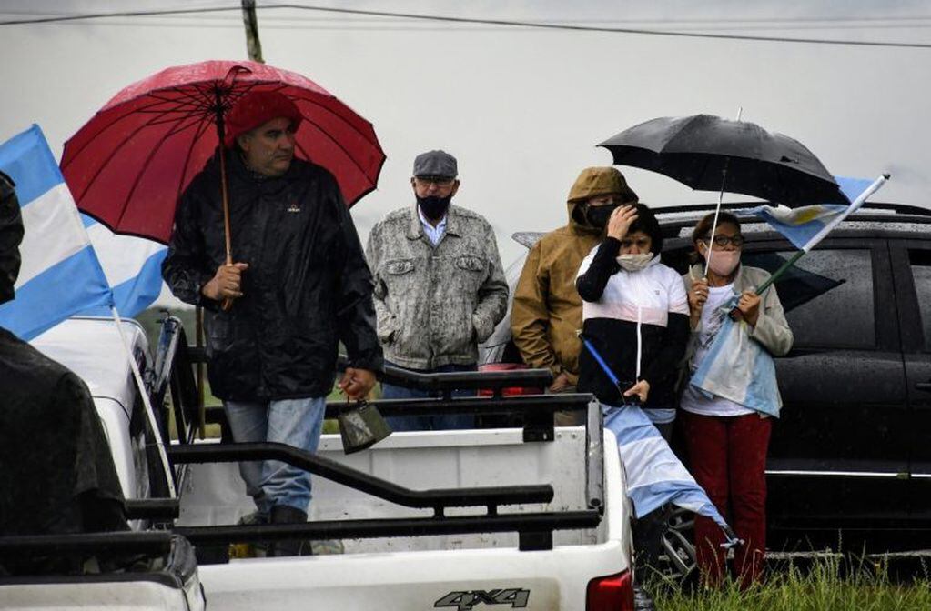 Cientos de productores se acercaron para movilizarse en Santa Elena.