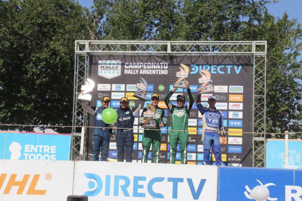 Premiación del campeonato en el Parque de Asistencia del Rally Mundial.