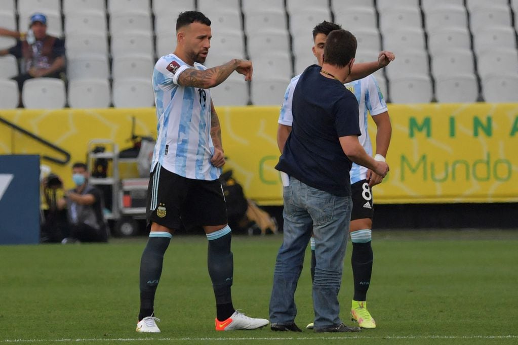 El agente de Anvisa que ingresó al partido de Brasil - Argentina que suspendió el encuentro. 