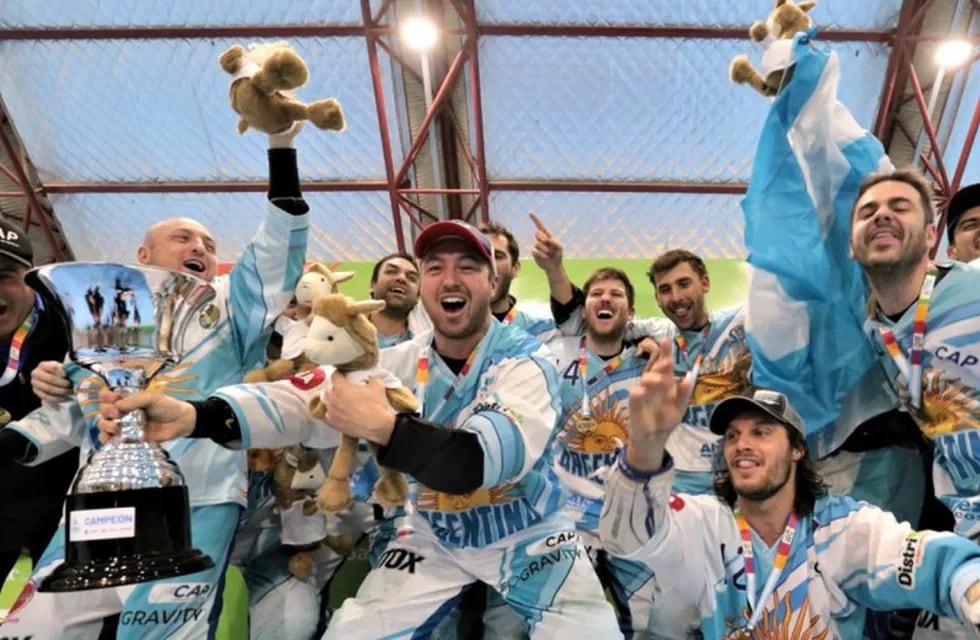 Las selecciones argentinas de hockey roller se lucieron con podios en el último Sudamericano de Deportes sobre ruedas.