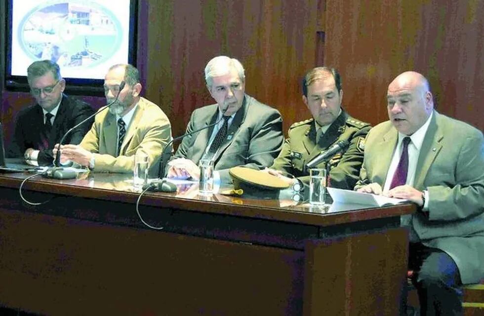 Veteranos de Guerra y autoridades de la Legislatura de Jujuy.