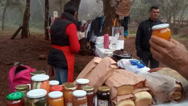 Se realizó venta de productos de emprendedores en la feria Mboca-í