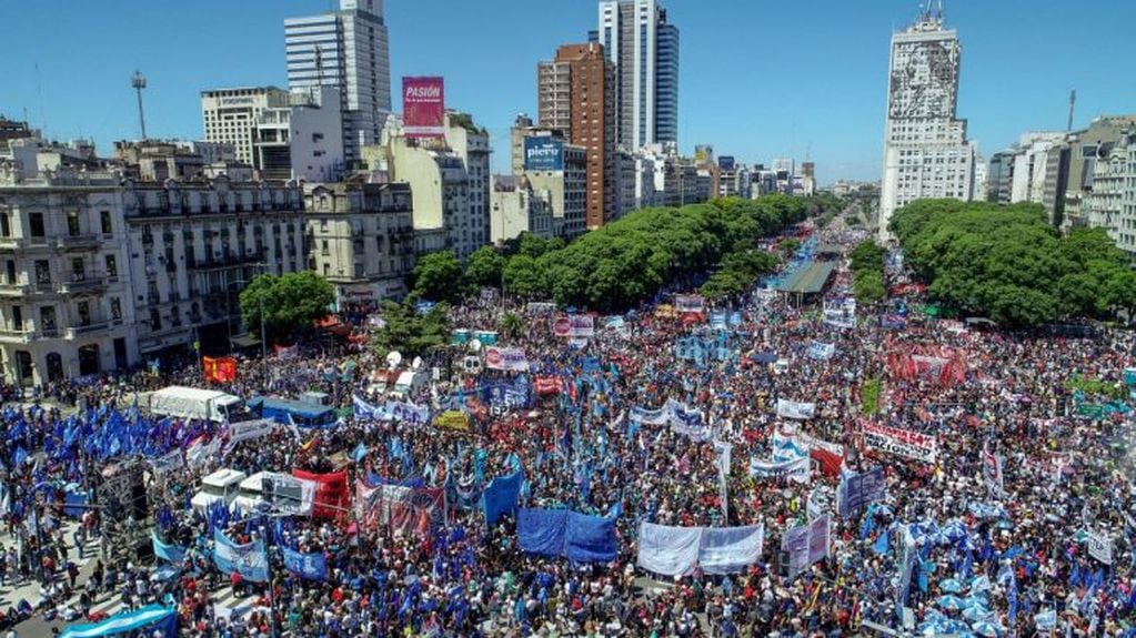 Organizaciones sociales marcharon en la ciudad de Buenos Aires (Foto: Mario Quinteros/Clarín)