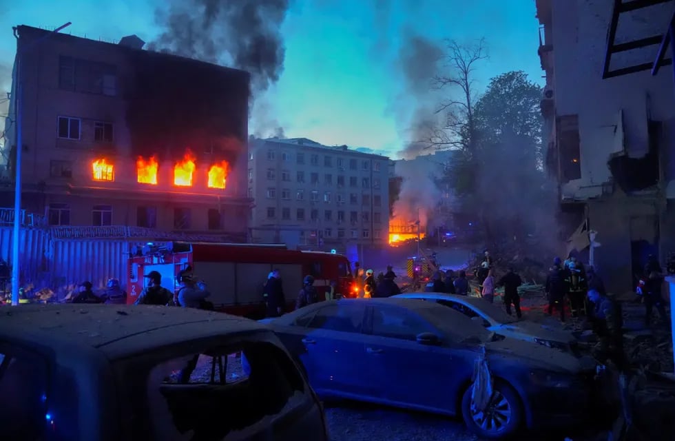 Las atrocidades del conflicto entre Rusia y Ucrania continúan perpetuándose. Foto: AP.