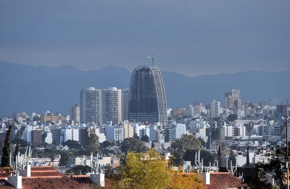 La ciudad de Córdoba, en una vista desde la Avenida Amadeo Sabattini.