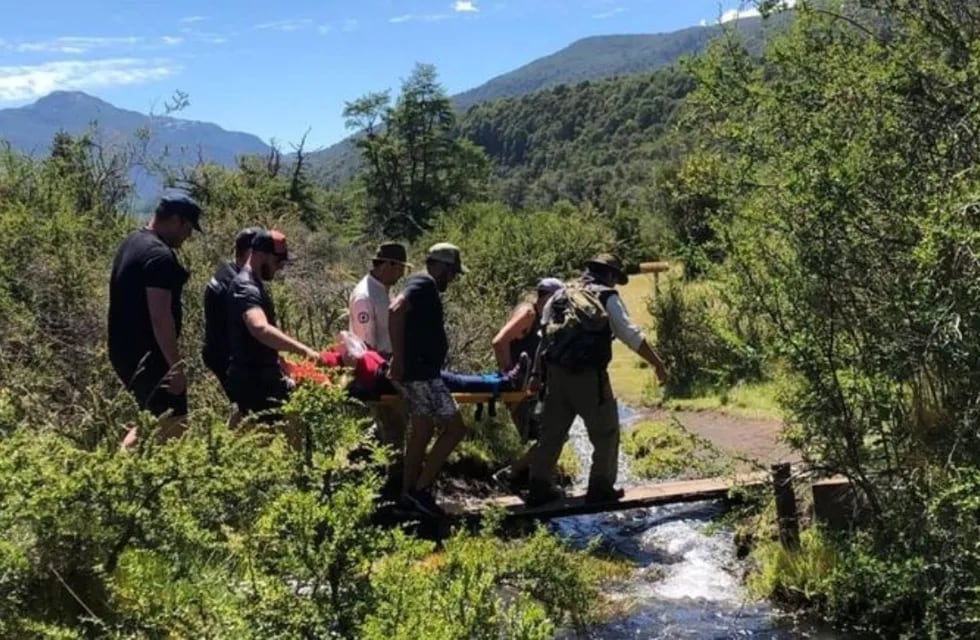 Una mujer fue rescatada en el Parque Nacional Lanín luego de sufrir una caída.