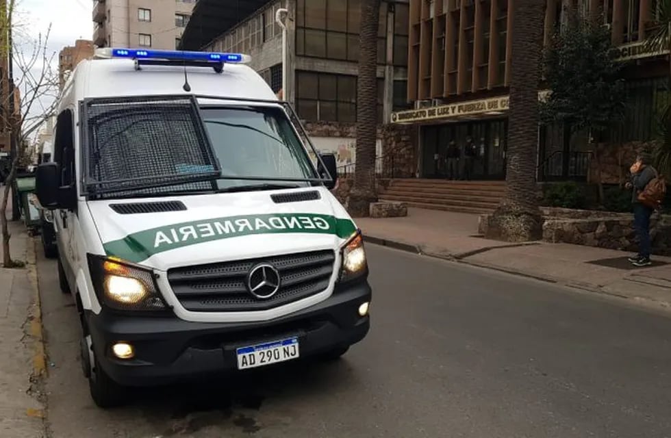 Allanamientos de Gendarmería en Luz y Fuerza.