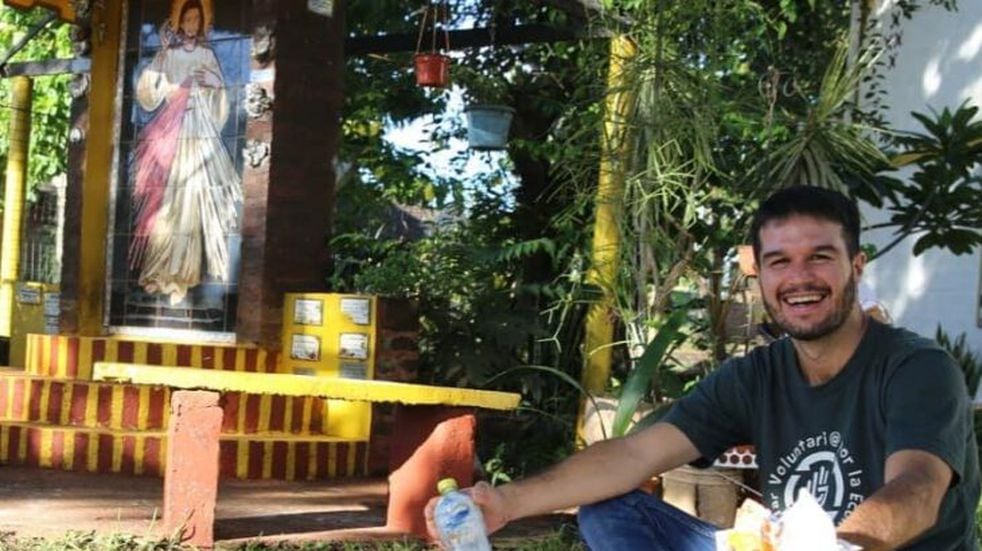 El creador de “Vecino Sustentable” inaugura una vereda construida con residuos plásticos en Posadas