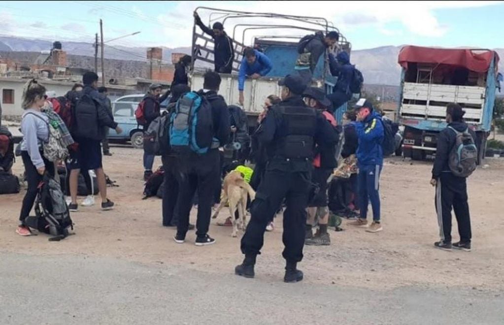 Un intendente salteño expulsó turistas y los dejó abandonados en Jujuy