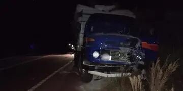 Falleció un motociclista al chocar de frente con un camión en San Pedro