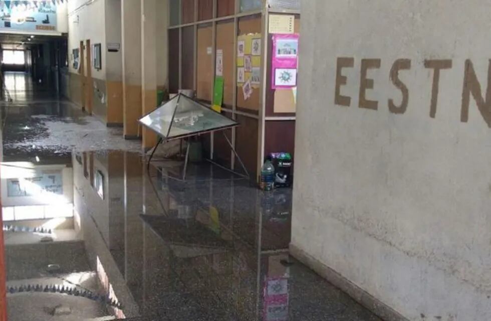 Los daños provocados a la Escuela técnica 2 de Berisso.