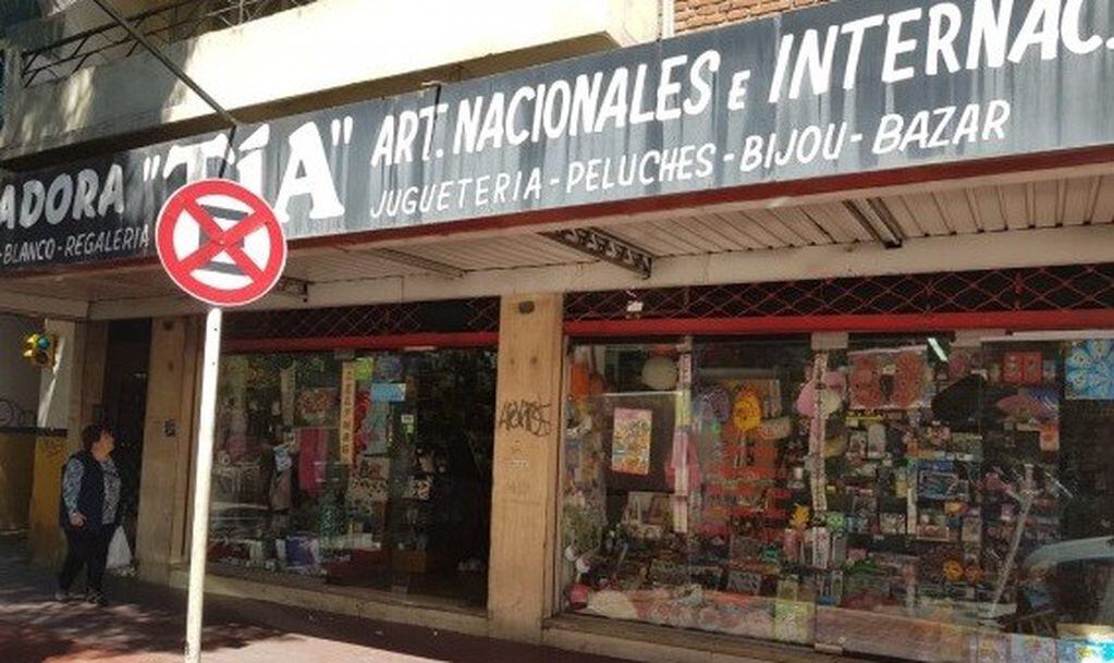 Uno de los locales allanados en pleno centro de Mendoza con mercadería ilegal.