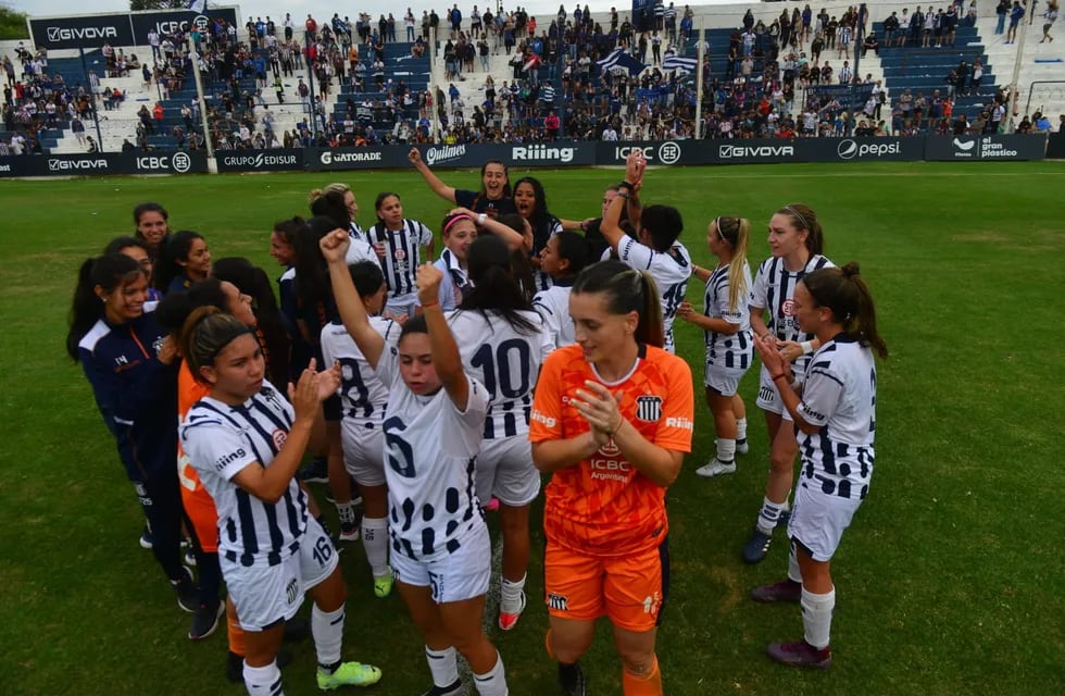 Talleres vapuleó a All Boys y es finalista por el ascenso a Primera del fútbol femenino.