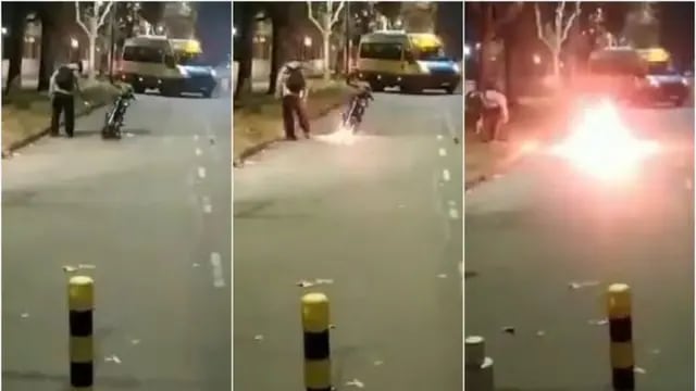 Prendió fuego la moto para que no se la secuestren.